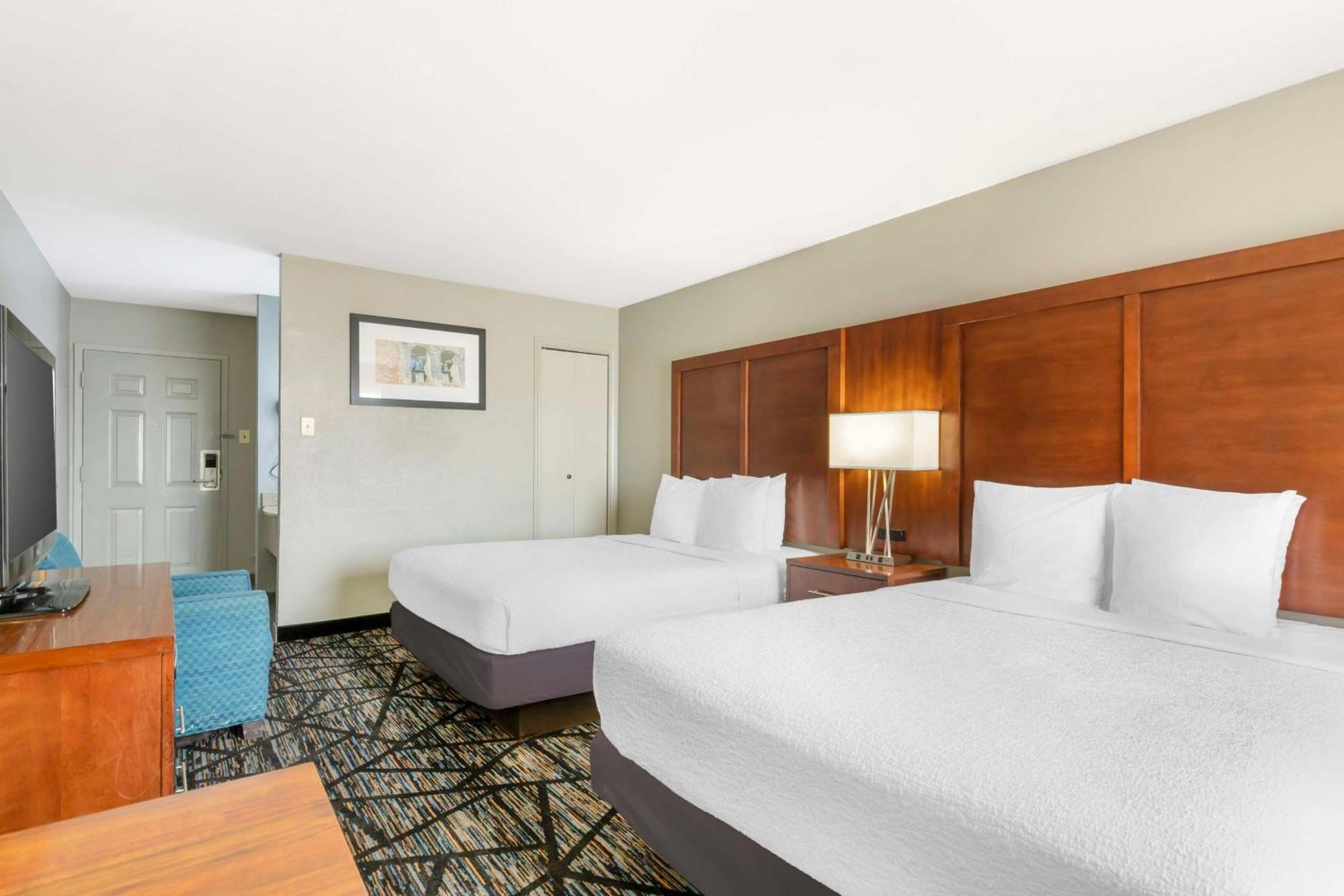 Western Near Lackland Afb Seaworld 3*